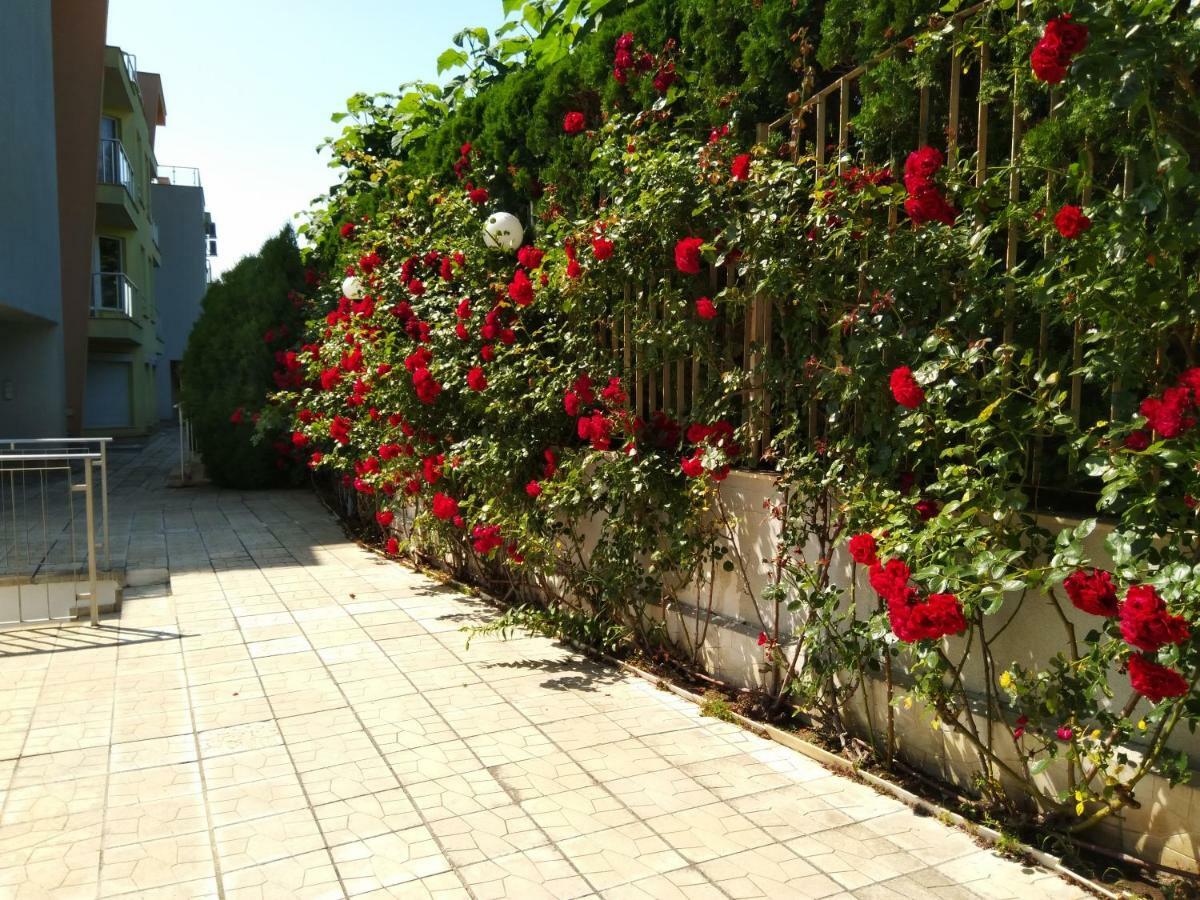 Alex Beach Apartment Sveti Vlas Bagian luar foto